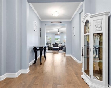 806 Summer Grove Drive - Photo Thumbnail 6