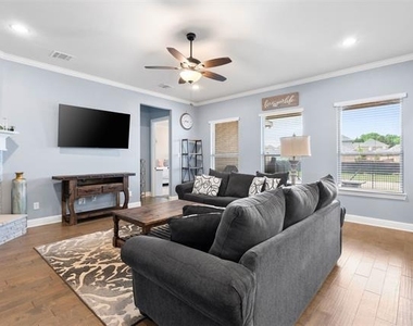 806 Summer Grove Drive - Photo Thumbnail 7