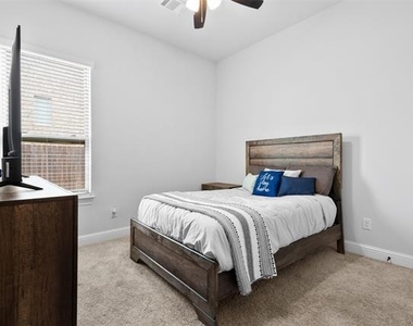 806 Summer Grove Drive - Photo Thumbnail 26