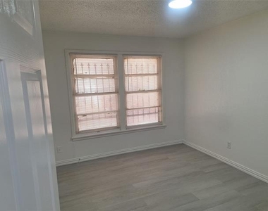 5912 Maceo Lane - Photo Thumbnail 8