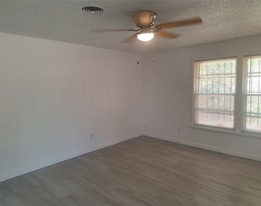 5912 Maceo Lane - Photo Thumbnail 3