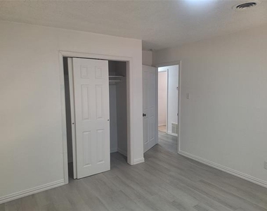 5912 Maceo Lane - Photo Thumbnail 11