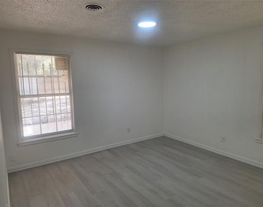 5912 Maceo Lane - Photo Thumbnail 10