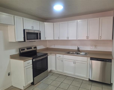 5912 Maceo Lane - Photo Thumbnail 6