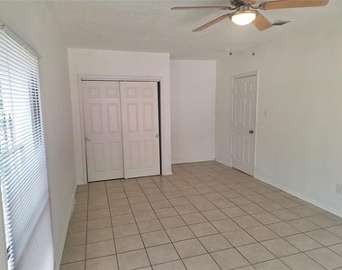 5912 Maceo Lane - Photo Thumbnail 16