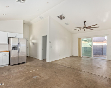 505 N 16th Avenue - Photo Thumbnail 4