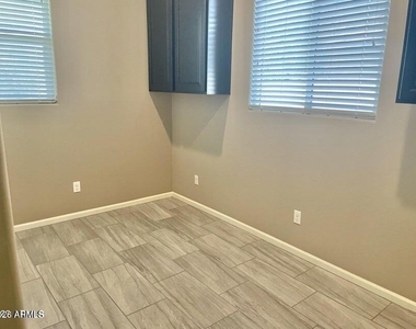25236 N 106th Drive - Photo Thumbnail 8