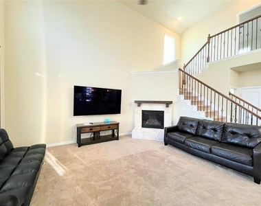 11513 Morrow Lane - Photo Thumbnail 5
