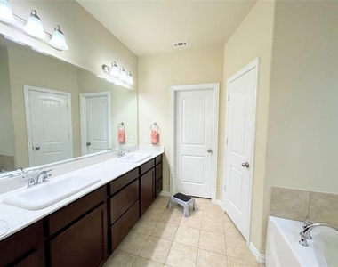 11513 Morrow Lane - Photo Thumbnail 14