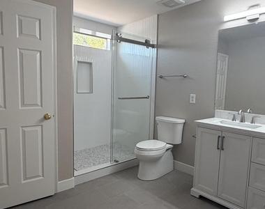 17737 W Hearn Road - Photo Thumbnail 4