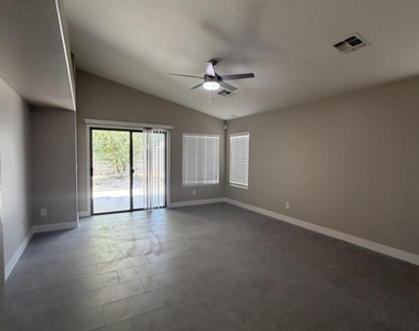 17737 W Hearn Road - Photo Thumbnail 8