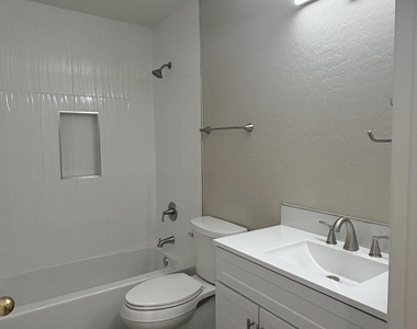 17737 W Hearn Road - Photo Thumbnail 6