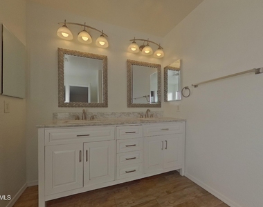 1447 S 231st Lane - Photo Thumbnail 6