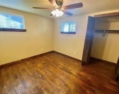 625 Redbud Lane - Photo Thumbnail 7
