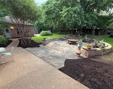 408 Parkwood Court - Photo Thumbnail 2