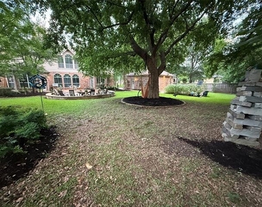 408 Parkwood Court - Photo Thumbnail 3