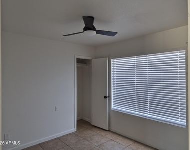 108 W Topeka Drive - Photo Thumbnail 5
