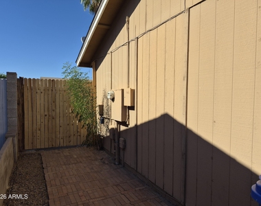 108 W Topeka Drive - Photo Thumbnail 21