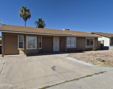 108 W Topeka Drive - Photo Thumbnail 1