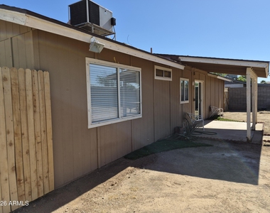 108 W Topeka Drive - Photo Thumbnail 13