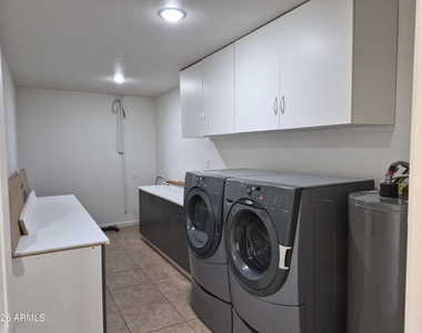 108 W Topeka Drive - Photo Thumbnail 14