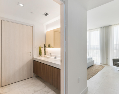 401 N Birch Road - Photo Thumbnail 28