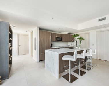 401 N Birch Road - Photo Thumbnail 7