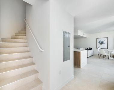 401 N Birch Road - Photo Thumbnail 4