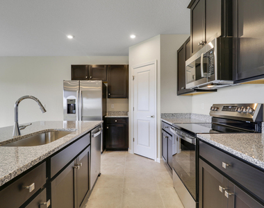 15404 Sw American Street - Photo Thumbnail 5