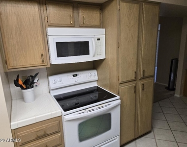 10007 W Clair Drive - Photo Thumbnail 6