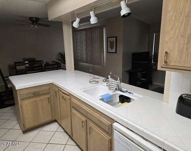 10007 W Clair Drive - Photo Thumbnail 8