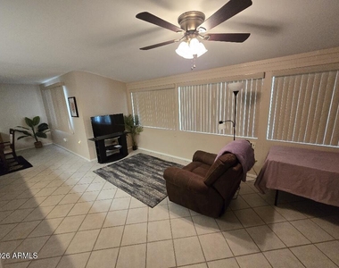 10007 W Clair Drive - Photo Thumbnail 11