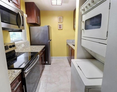 3246 Nw 102nd Terrace - Photo Thumbnail 5