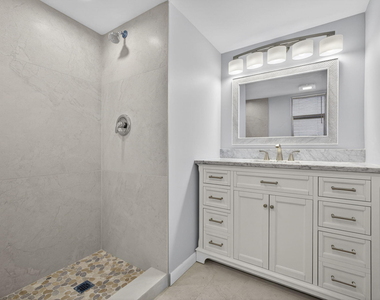3590 Via Poinciana - Photo Thumbnail 13