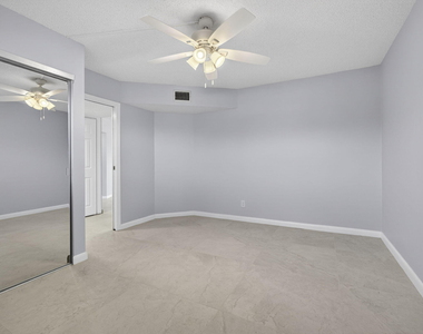 3590 Via Poinciana - Photo Thumbnail 11