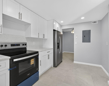 3590 Via Poinciana - Photo Thumbnail 28