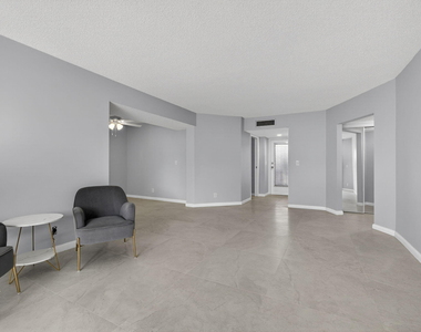 3590 Via Poinciana - Photo Thumbnail 21