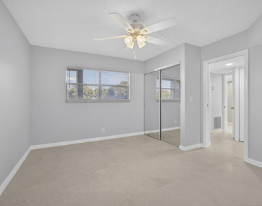 3590 Via Poinciana - Photo Thumbnail 10