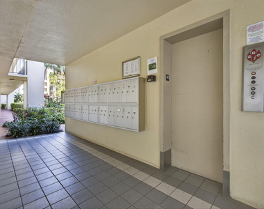 3590 Via Poinciana - Photo Thumbnail 3