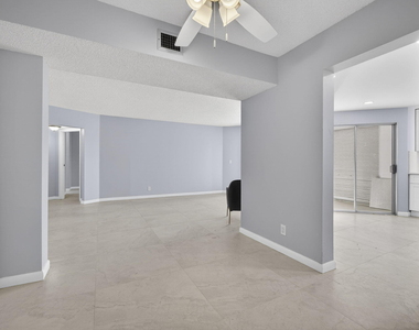 3590 Via Poinciana - Photo Thumbnail 24