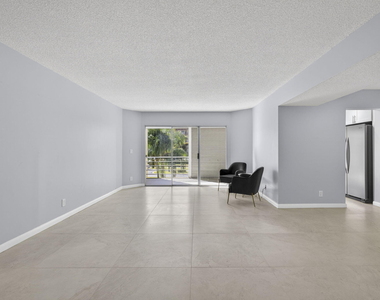3590 Via Poinciana - Photo Thumbnail 18