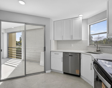 3590 Via Poinciana - Photo Thumbnail 30