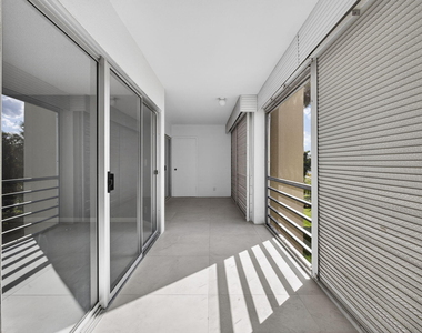 3590 Via Poinciana - Photo Thumbnail 32