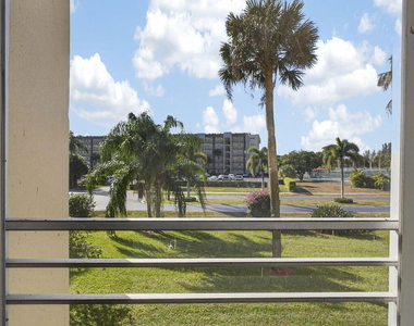 3590 Via Poinciana - Photo Thumbnail 33