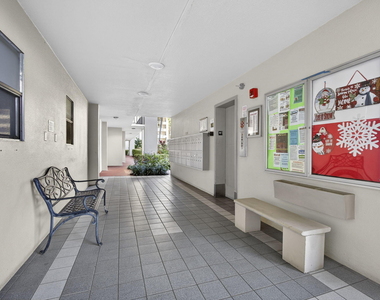 3590 Via Poinciana - Photo Thumbnail 2