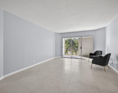3590 Via Poinciana - Photo Thumbnail 19