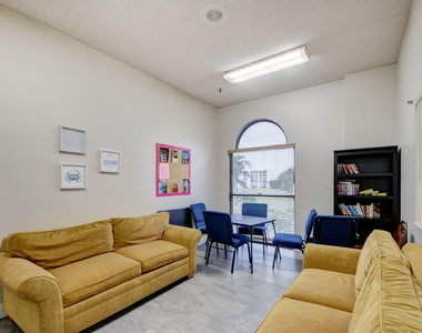 3590 Via Poinciana - Photo Thumbnail 58