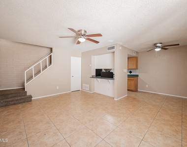 5214 N 42nd Parkway - Photo Thumbnail 3