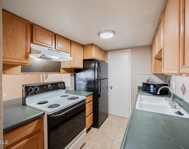 5214 N 42nd Parkway - Photo Thumbnail 8
