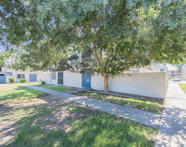 5214 N 42nd Parkway - Photo Thumbnail 2